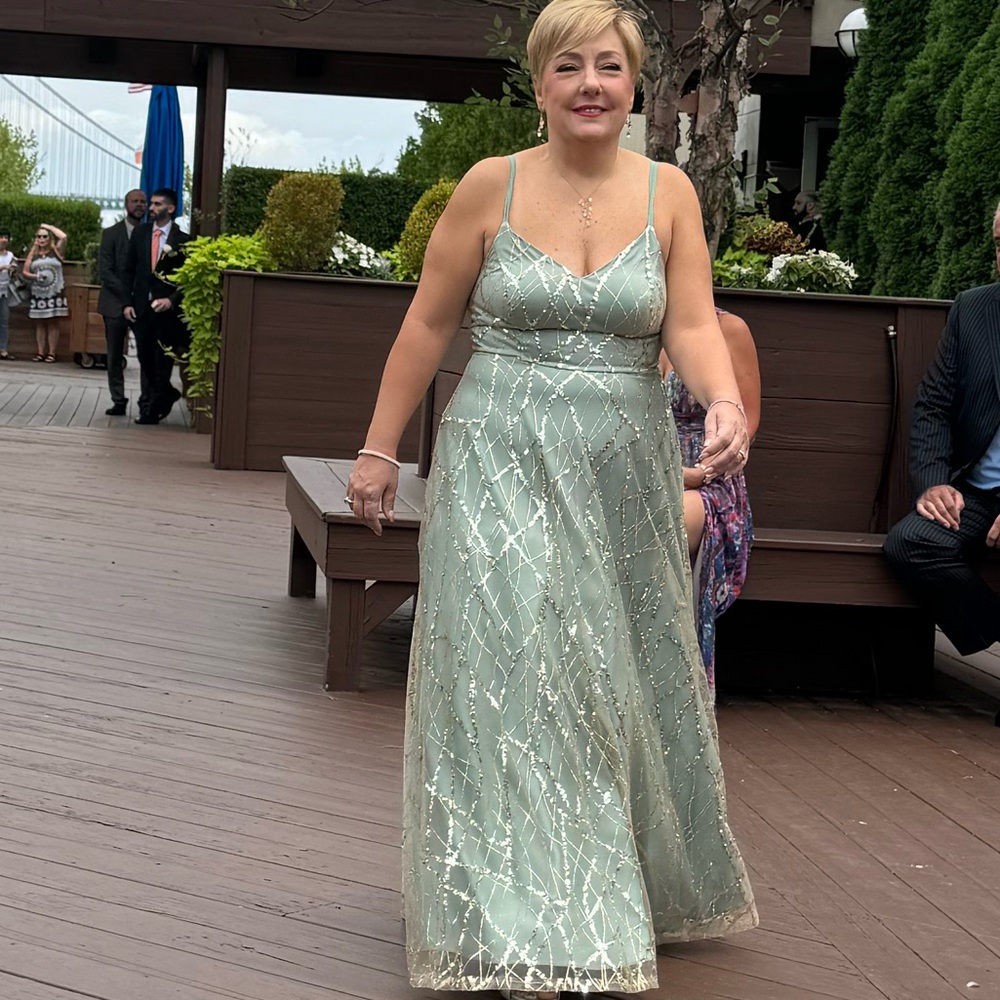 Wore once! Perfect for wedding or prom!
